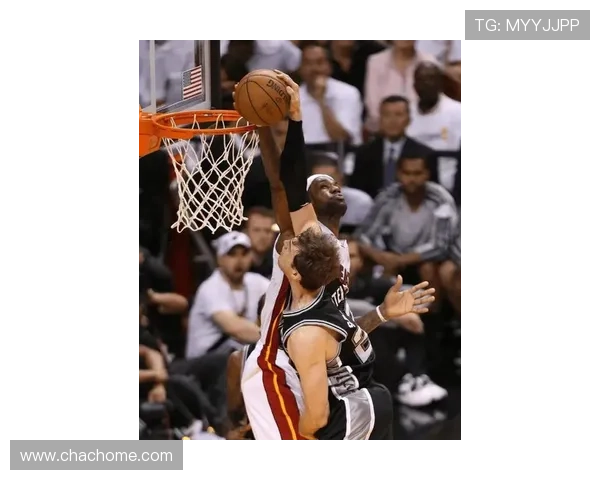 詹姆斯连续4罚制胜封盖成决定性瞬间