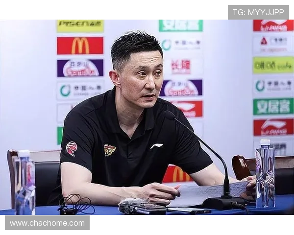 杜锋吉林暖心祝福老球迷大爷情